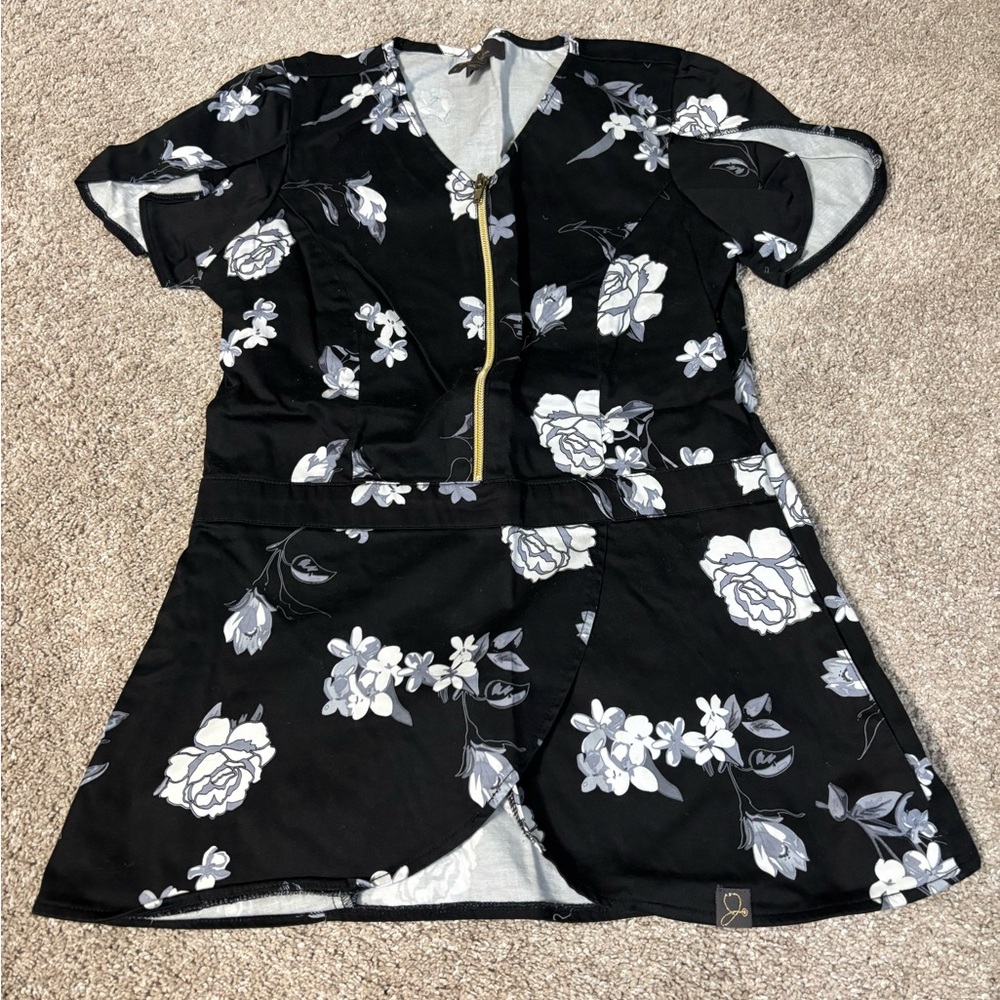 Jaanuu Tulip Scrub Top